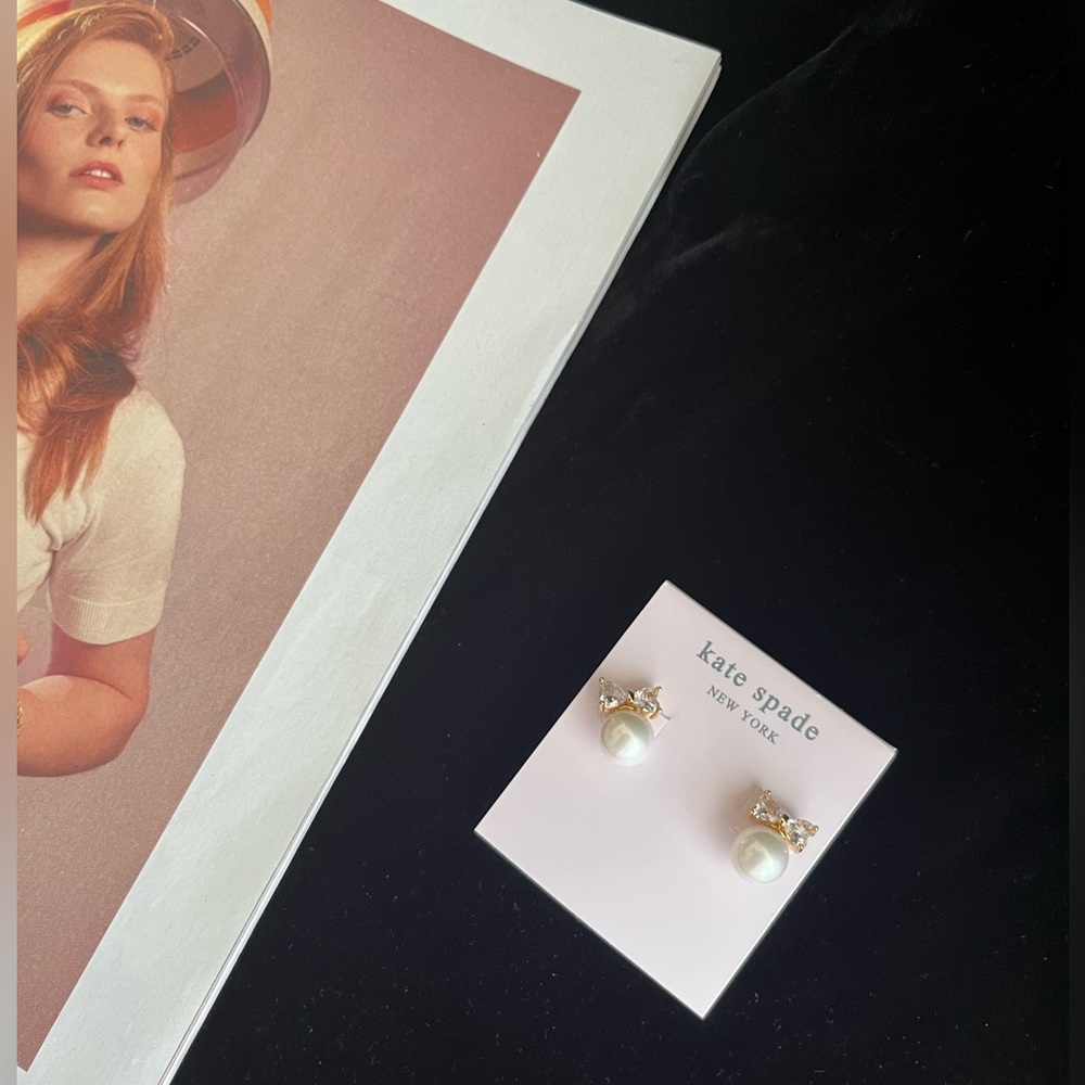BNWT Kate Spade Gold and Pearl Stud Earrings- last 1 - Picture 2 of 4